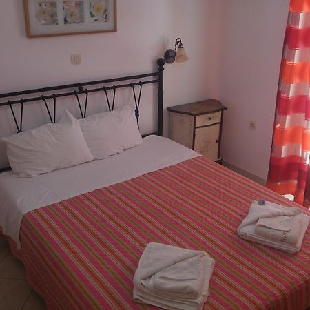 Kamares Apartments Εε Poros Town Extérieur photo