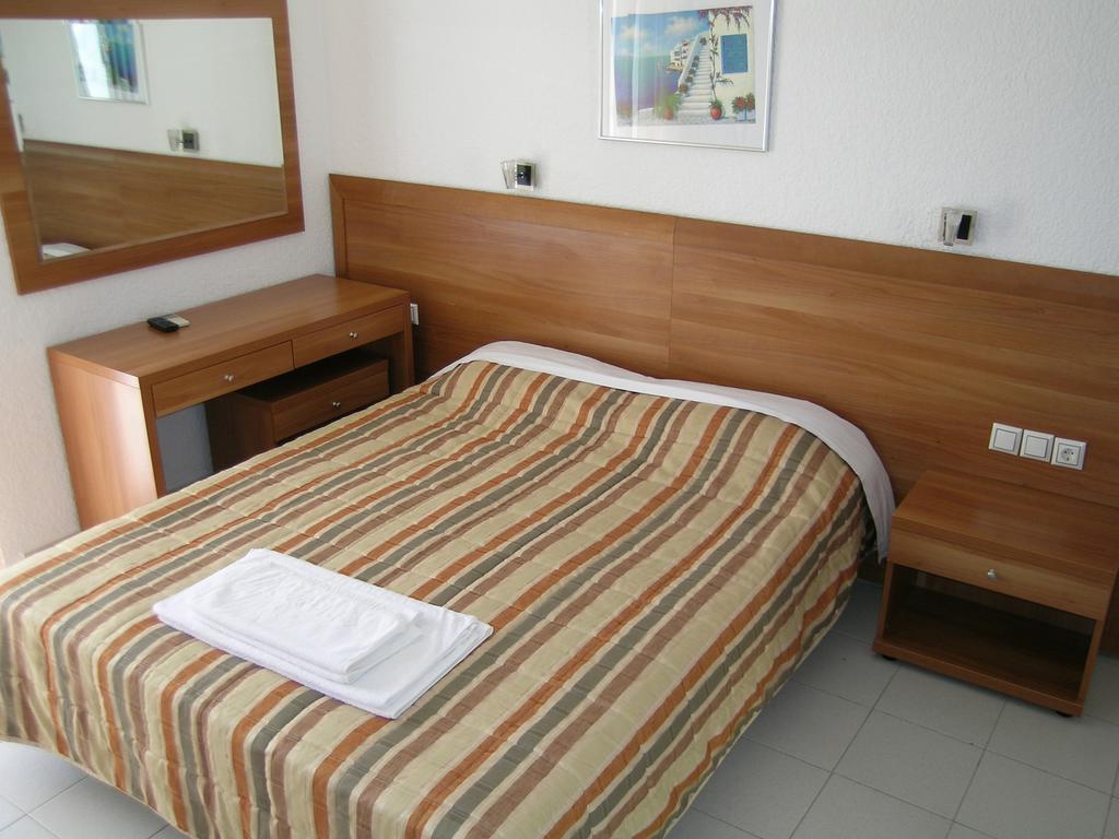 Kamares Apartments Εε Poros Town Chambre photo