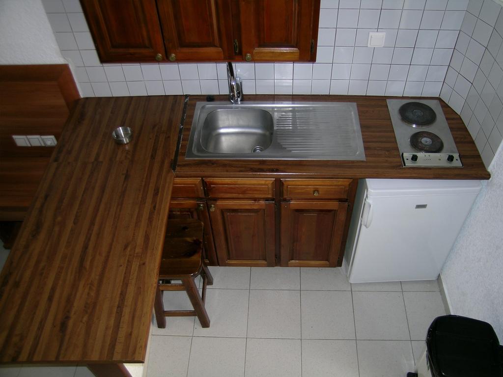 Kamares Apartments Εε Poros Town Chambre photo
