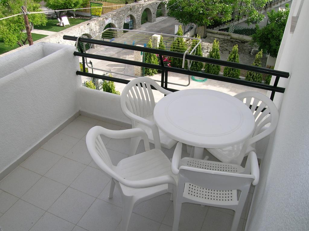 Kamares Apartments Εε Poros Town Chambre photo