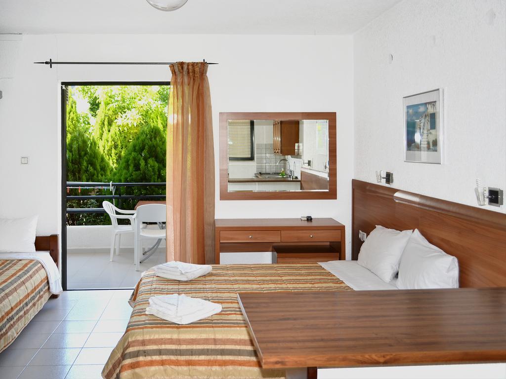 Kamares Apartments Εε Poros Town Chambre photo