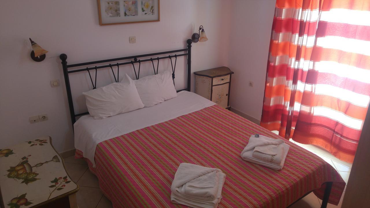 Kamares Apartments Εε Poros Town Extérieur photo