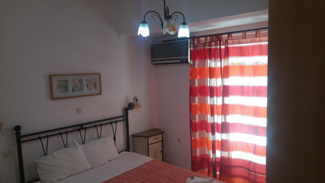 Kamares Apartments Εε Poros Town Extérieur photo