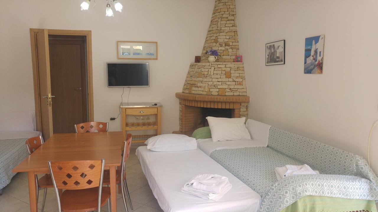 Kamares Apartments Εε Poros Town Extérieur photo